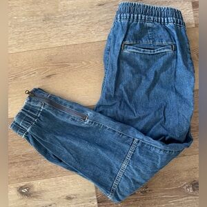 Women’s Levi’s joggers size M